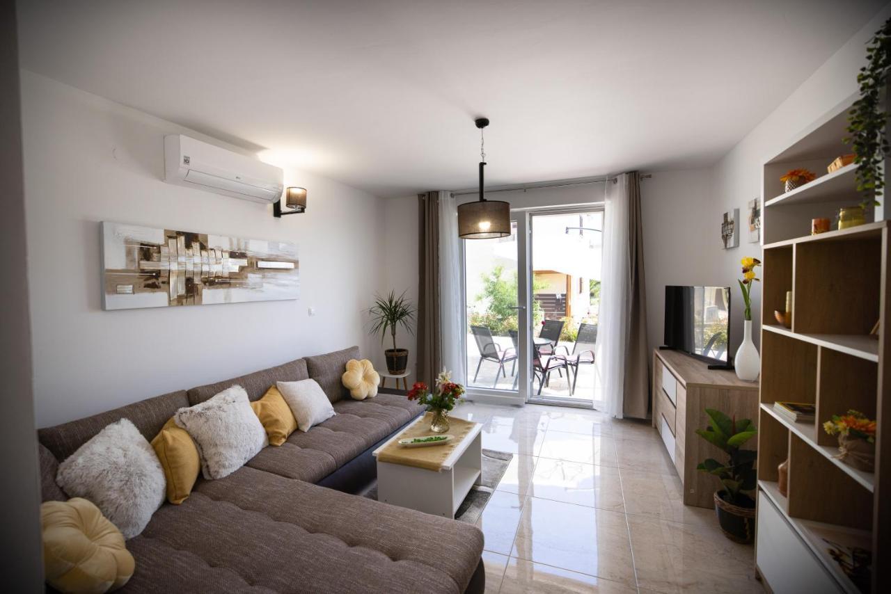 Apartmani Lelu Pridraga Exterior foto
